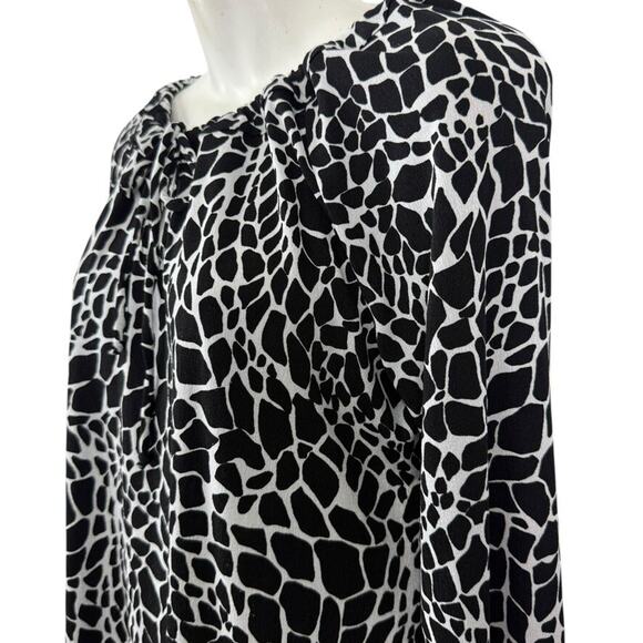 Chicos Travelers Womens Slinky Liquid Knit Animal Print Long Sleeve Top sz 1 / M - Picture 10 of 16